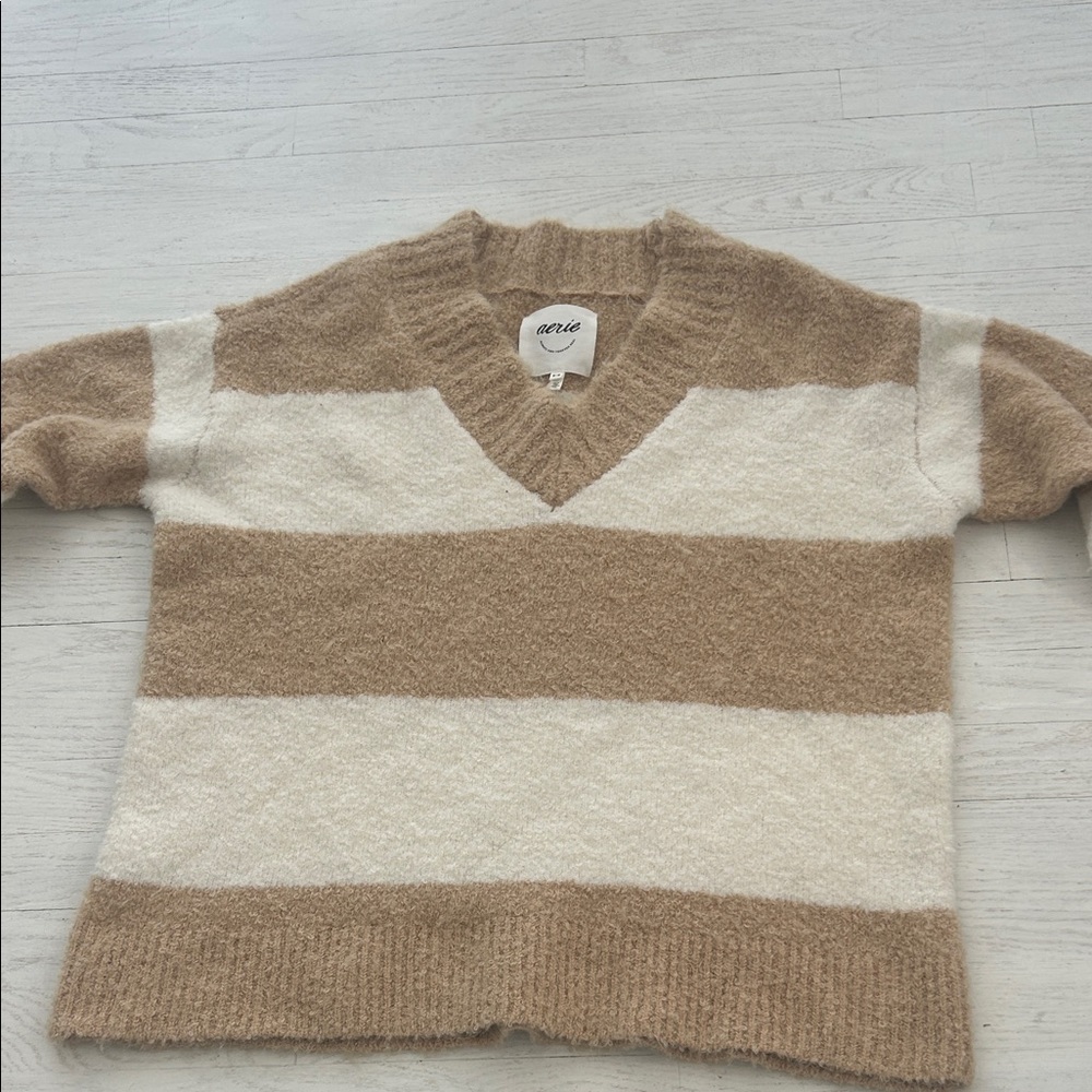 Aerie tan and white sweater